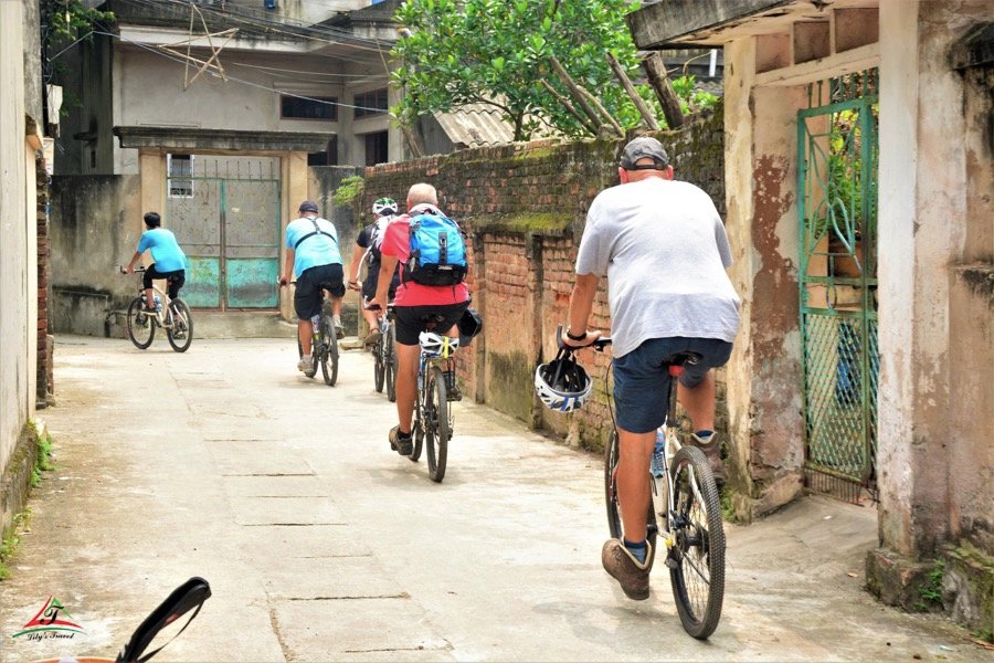 Cycle Around West Lake Hanoi Half Day